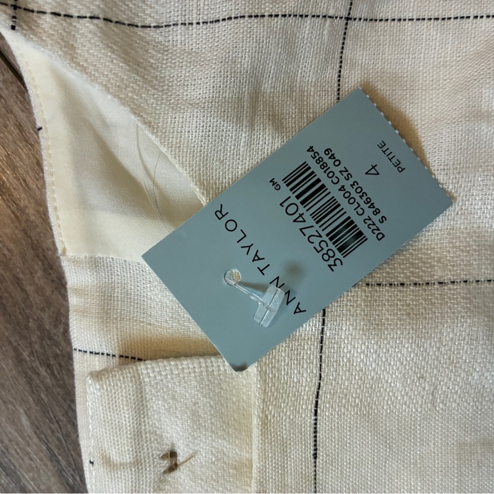Ann Taylor Petite Button Back Cropped Top in Windowpane Linen Blend size 4P - Picture 4 of 7